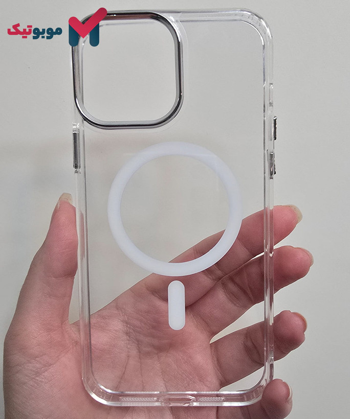 قاب شفاف سفید بلکین SheerForce در دست – رنگ سفید و طراحی باریک